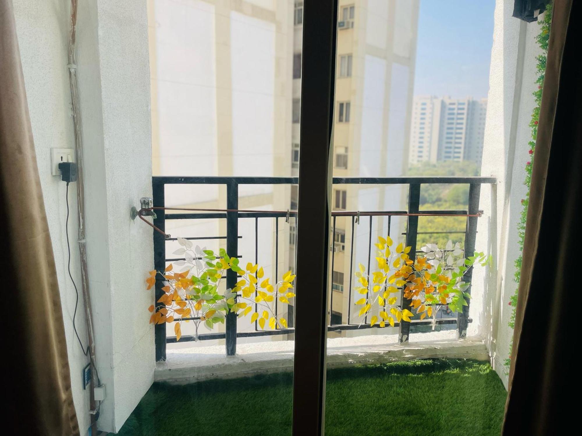 Dream Vibes Studio Apartment Noida Exterior foto